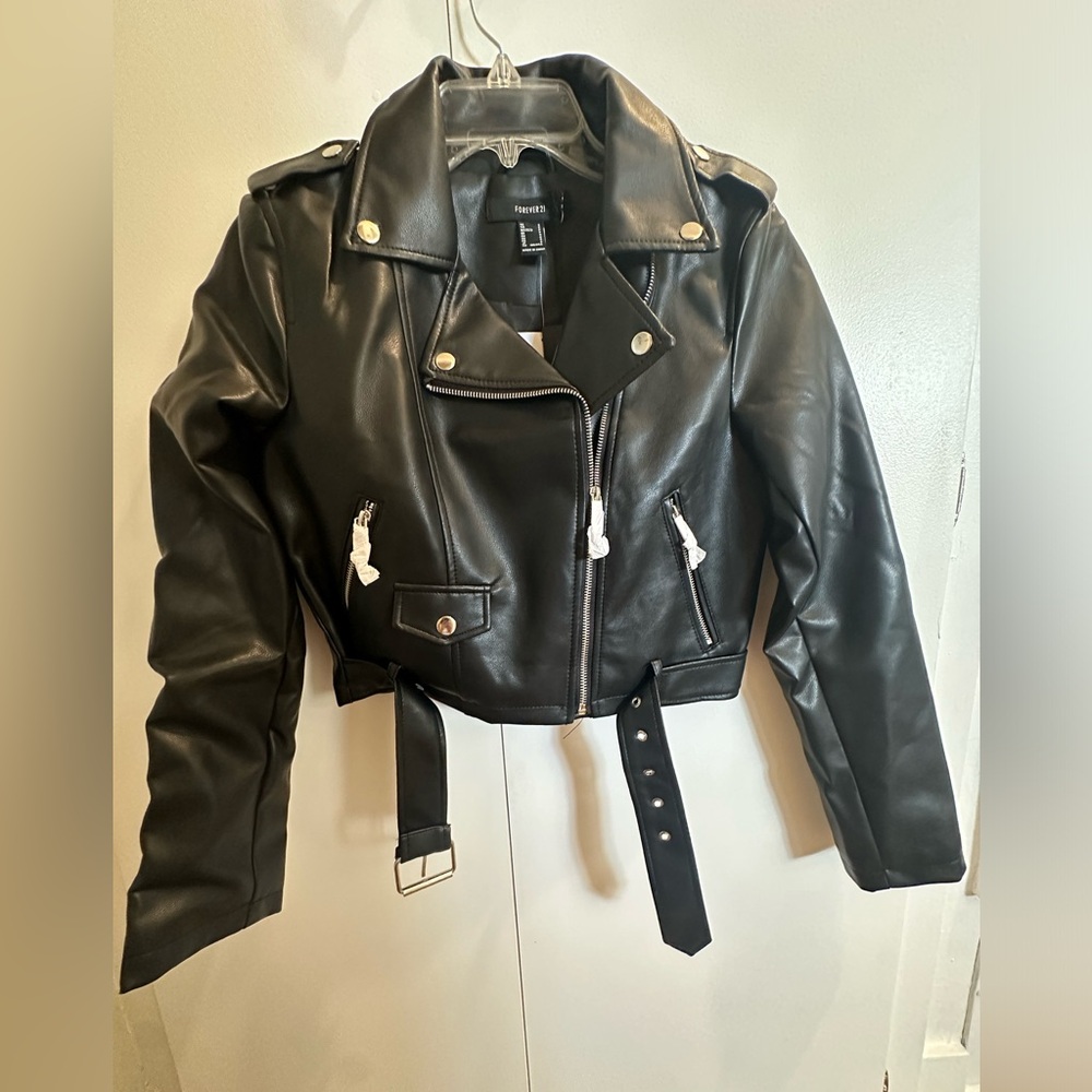 Forever21 Faux Leather Cropped Motorcycle style Jacket. Excellent condit…